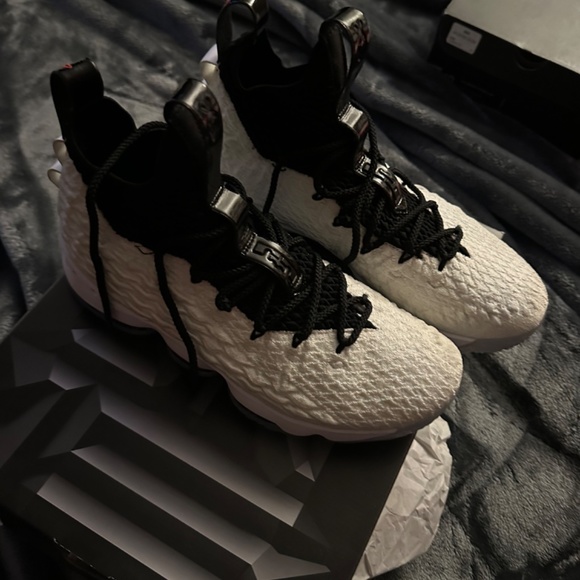 Lebron XV main image 6